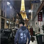 Estoy yassine tengo 21 años y hablo 4 idiomas francés inglés español árabe